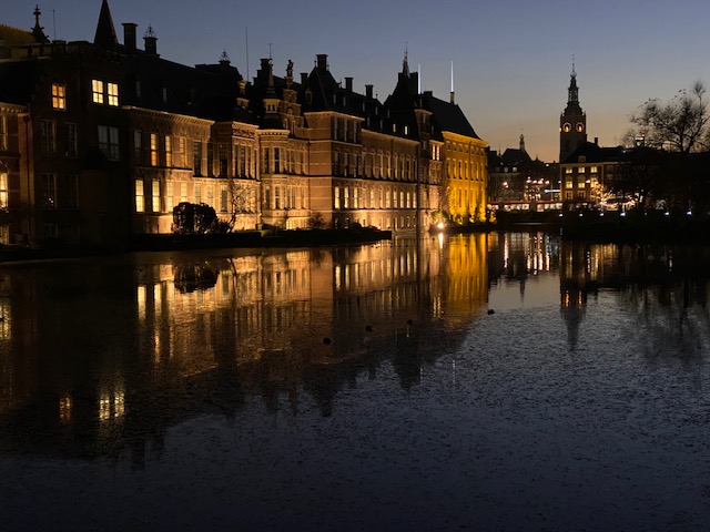 Binnenhof by night
